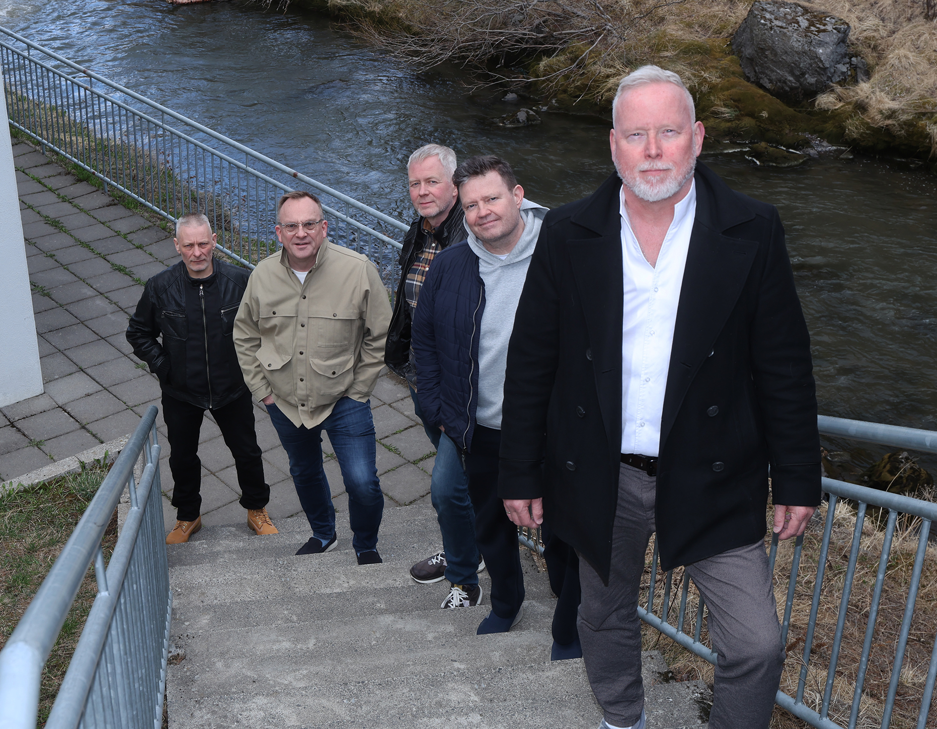 Drykkir innbyrðis senda frá sér nýtt lag – „Framtíðin“
